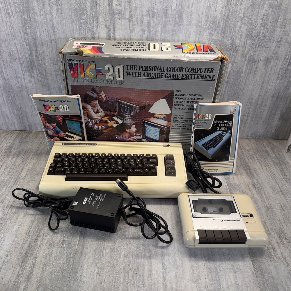Commodore VIC-20 COMPUTER Cassette Power Cable Joysticks POWERS ON untested
